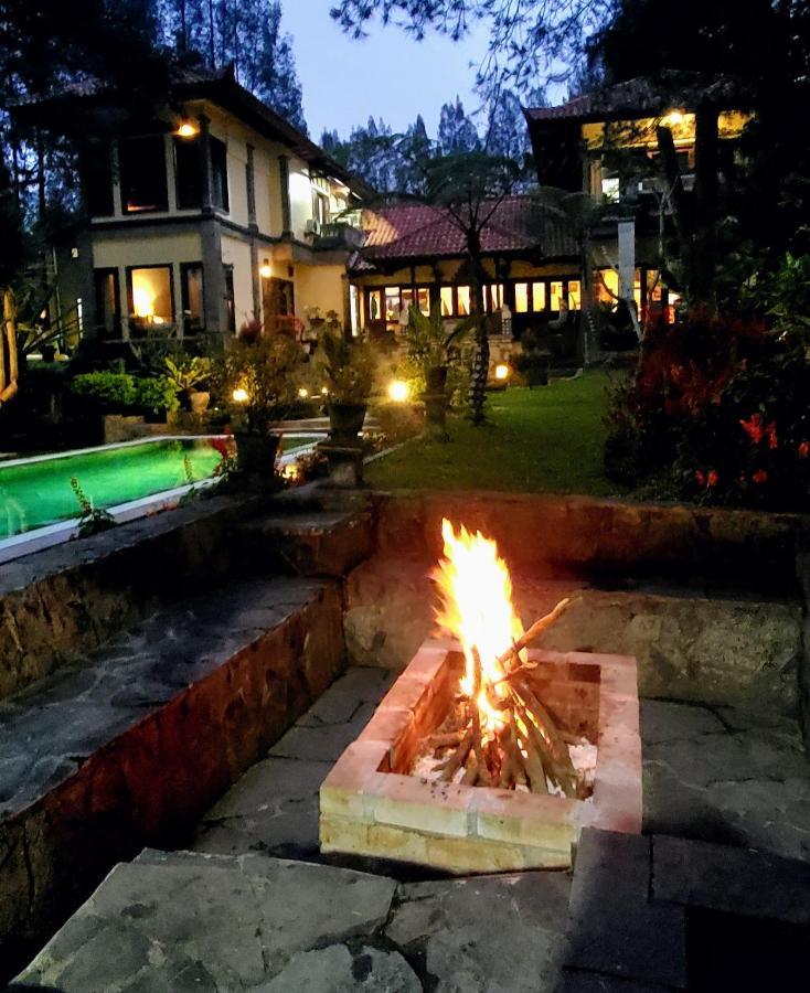 Balinese Villa In Berastagi Dış mekan fotoğraf